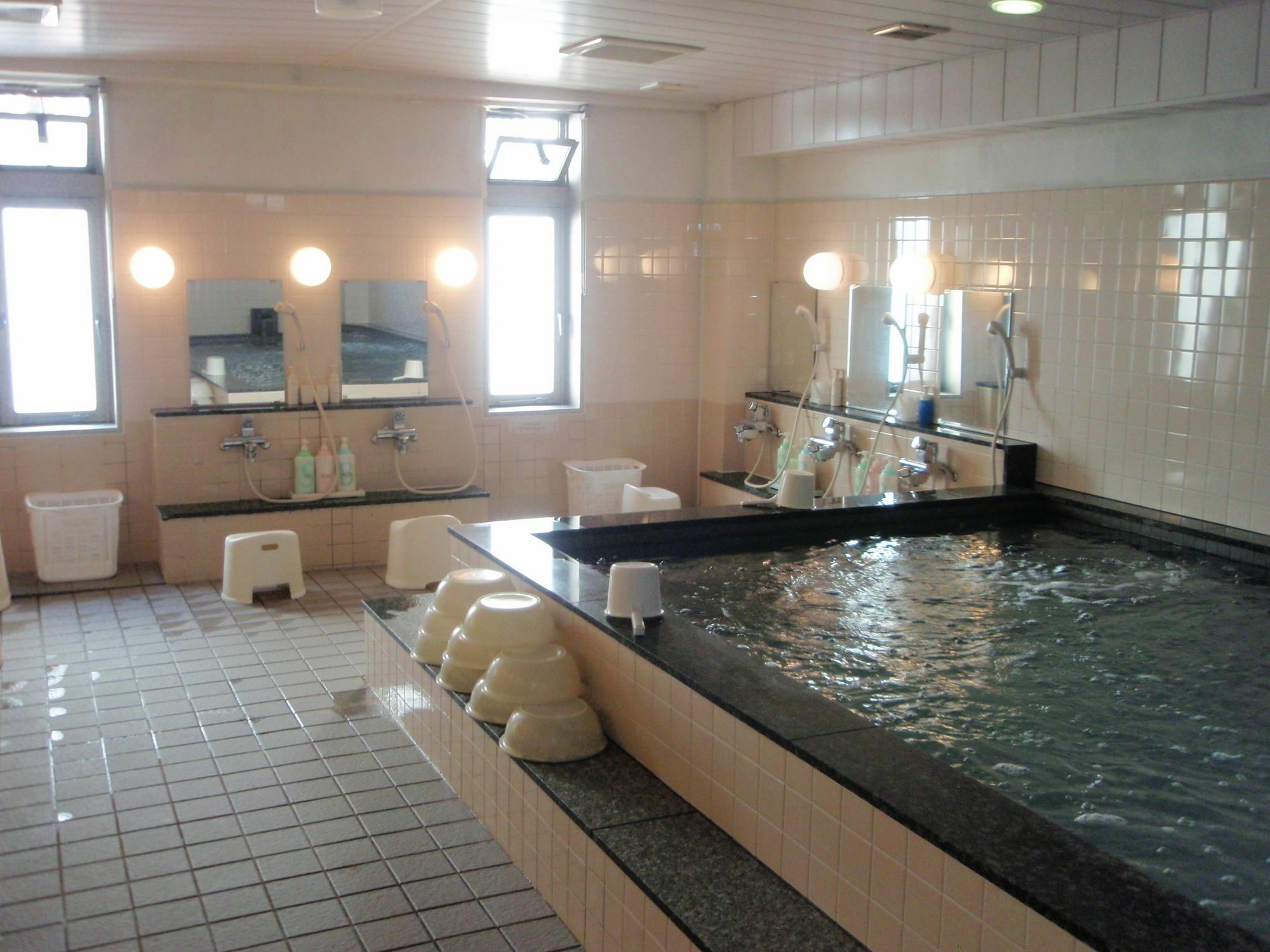 Capsule Hotel Kobe Sannomiya (Adults Only) Buitenkant foto